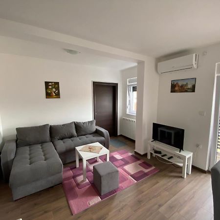 Dom Apartmani Крагуєваць Екстер'єр фото